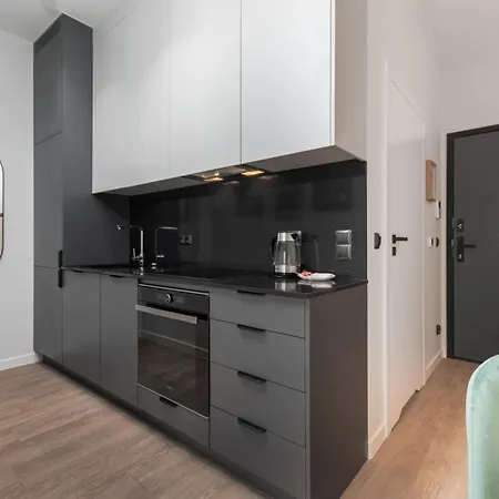 Aleja Solidarnosci 153 - A By Homeprime Apartman