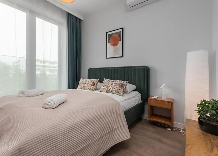 Aleja Solidarnosci 153 - A By Homeprime *