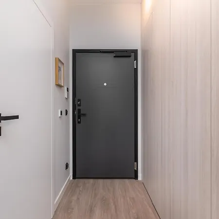 Aleja Solidarnosci 153 - A By Homeprime Варшава